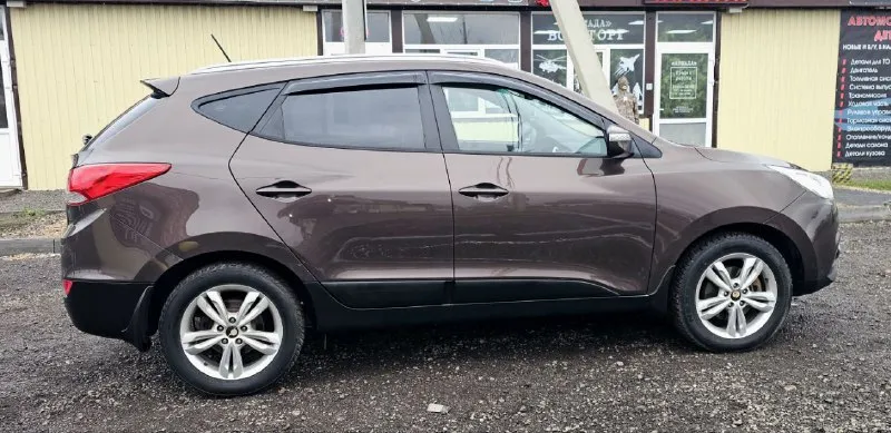 🚗срочно торг 🚘хендай ix 35 ⚙️двигатель: 2.0л ⛽️вид топлива бензин 📦кпп: автомат 🗺️пробег:157000км ⚙️привод: полный 📅год выпуска: 2013 💴цена: 1м200тр автомобиль идеал зелёная авто тека🦚🦚🦚 состоянии не бита не крашена 100% вложений не требует объем двигателя 2.0 богатая комплектация -кожаный слон -камера задниговида вида •усилитель руля • 2 выхох зоныый клима •4 эл стеклоподъёмника •подогревы сидений •мультимедиа usb aux • безопасность (airbag) abs esp •эл регулировка зеркал 📞 🇷🇺 звоните: +79494660985 +79498307562 📍•город макеевка - фотография - 5