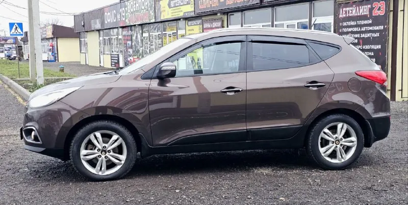 🚗срочно торг 🚘хендай ix 35 ⚙️двигатель: 2.0л ⛽️вид топлива бензин 📦кпп: автомат 🗺️пробег:157000км ⚙️привод: полный 📅год выпуска: 2013 💴цена: 1м200тр автомобиль идеал зелёная авто тека🦚🦚🦚 состоянии не бита не крашена 100% вложений не требует объем двигателя 2.0 богатая комплектация -кожаный слон -камера задниговида вида •усилитель руля • 2 выхох зоныый клима •4 эл стеклоподъёмника •подогревы сидений •мультимедиа usb aux • безопасность (airbag) abs esp •эл регулировка зеркал 📞 🇷🇺 звоните: +79494660985 +79498307562 📍•город макеевка - фотография - 6