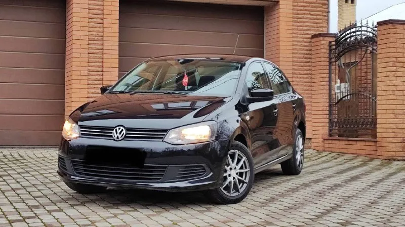 🚗 продам автомобиль volkswagen polo ▶️ год выпуска: 2011 ▶️ объём двигателя:1.6 ▶️ автомат ℹ️ описание: ✅ автомобиль в отличном состоянии. ✅ не такси❗️❗️❗️ ✅пробег 144.000 родной ❗️ ✅ автомобиль без дтп, зеленая автотека и соответсвенно весь кузов и железо ровное! ✅ авто обслужено! не дымит, масло не ест, едет очень бодро. автомат переключается как положенно машина внешне в отлично состояние, без рыжиков гнили и т д. вин читается. на любые проверки за ваш счет - готов. 🏛 юридически автомобиль чист, без штрафов 💰 цена🔥:850.000 рублей торг у капота 🏢 осмотр: донецк ☎ более подробно по номеру телефона: +79494592618 📲 tg: александр 📞 звоните: +7(949)4592618 - фотография - 1
