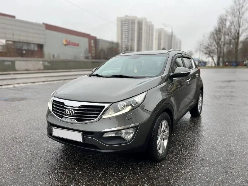 Kia sportage 2012 года
Двигатель 2.0 бензин/газ, с автоматической коробкой передач - все работает отлично, двигатель тихий
Установлено качественное газовое оборудование, вписано в документы
Родной пробег 196 тысяч километров
Подвеска в отличном состоянии, без посторонних шумов (перебиралась и делали развал-схождение)
Машина не требует никаких вложений, полностью обслужена
Предмаксимальная комплектация с двухзонным климат-контролем, подогревом передних и задних сидений, бортовым компьютером, датчиками дождя и света, камерой заднего вида, парктрониками, мультимедией с навигацией, мультирулем с круиз-контролем, помощью спуска с горы, подключаемым полным приводом
Стс, птс оригинал на руках, юридически чистая, без штрафов, буду присутствовать в мрэо
Дополнительные фото пришлю по запросу, пишите
Цена - 1.280 тысяч рублей, торг уместен при осмотре
Пролетарский район, моспино
Звоните +79493463931, телеграмм
📲 Tg: @m_maksik3
📞 Звоните: +7(949)3463931 - фотография - 3