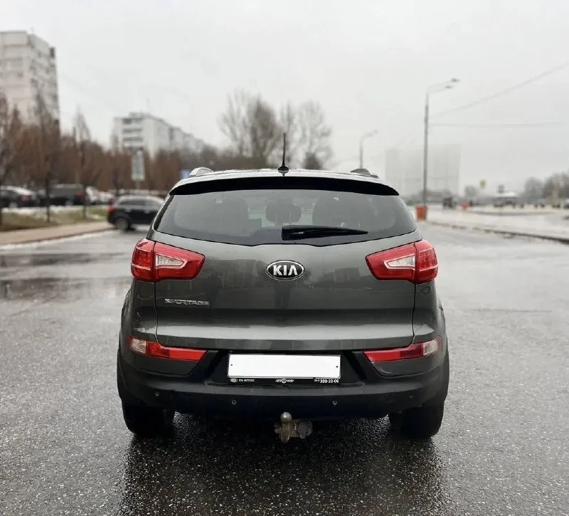 Kia sportage 2012 года
Двигатель 2.0 бензин/газ, с автоматической коробкой передач - все работает отлично, двигатель тихий
Установлено качественное газовое оборудование, вписано в документы
Родной пробег 196 тысяч километров
Подвеска в отличном состоянии, без посторонних шумов (перебиралась и делали развал-схождение)
Машина не требует никаких вложений, полностью обслужена
Предмаксимальная комплектация с двухзонным климат-контролем, подогревом передних и задних сидений, бортовым компьютером, датчиками дождя и света, камерой заднего вида, парктрониками, мультимедией с навигацией, мультирулем с круиз-контролем, помощью спуска с горы, подключаемым полным приводом
Стс, птс оригинал на руках, юридически чистая, без штрафов, буду присутствовать в мрэо
Дополнительные фото пришлю по запросу, пишите
Цена - 1.280 тысяч рублей, торг уместен при осмотре
Пролетарский район, моспино
Звоните +79493463931, телеграмм
📲 Tg: @m_maksik3
📞 Звоните: +7(949)3463931 - фотография - 5