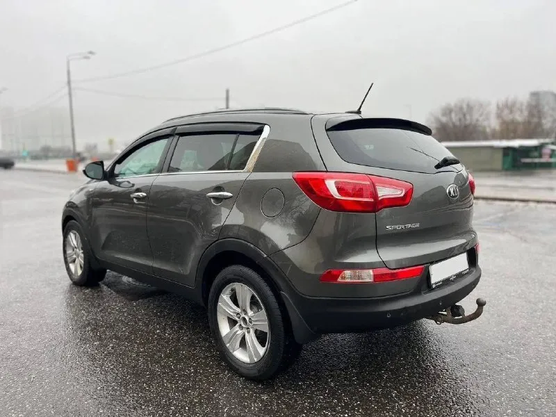 Kia sportage 2012 года
Двигатель 2.0 бензин/газ, с автоматической коробкой передач - все работает отлично, двигатель тихий
Установлено качественное газовое оборудование, вписано в документы
Родной пробег 196 тысяч километров
Подвеска в отличном состоянии, без посторонних шумов (перебиралась и делали развал-схождение)
Машина не требует никаких вложений, полностью обслужена
Предмаксимальная комплектация с двухзонным климат-контролем, подогревом передних и задних сидений, бортовым компьютером, датчиками дождя и света, камерой заднего вида, парктрониками, мультимедией с навигацией, мультирулем с круиз-контролем, помощью спуска с горы, подключаемым полным приводом
Стс, птс оригинал на руках, юридически чистая, без штрафов, буду присутствовать в мрэо
Дополнительные фото пришлю по запросу, пишите
Цена - 1.280 тысяч рублей, торг уместен при осмотре
Пролетарский район, моспино
Звоните +79493463931, телеграмм
📲 Tg: @m_maksik3
📞 Звоните: +7(949)3463931 - фотография - 6