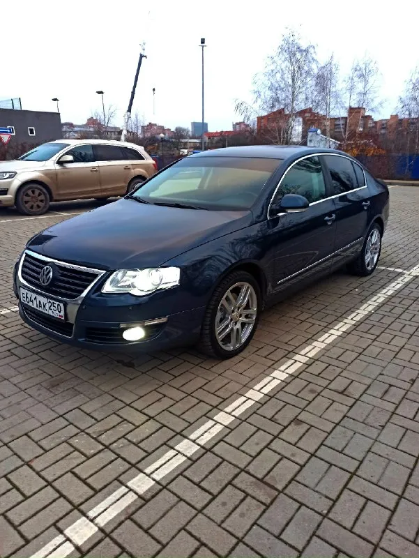 Продам автомобиль пассат 2008 г. 1.8. бензин. авто хозяйское за машинной следили и был надлежащий уход. на запчасти не экономили. обслуживали в профильном сервисе. двигатель работает идеально не дизелит масложор отсутствует от слова совсем. турбина обслужена дует как не в себя тяга как у паровоза. установлен турбо таймер машина глушится не сразу, а работает пару минут чтобы не убивать турбину. по коробке вопросов нет. на 250 полный кап. ремонт. замена масло в двигателе 2 тыс назад. в коробке 10 тыс назад. листает на ура. ходовая мячик. салон, багажник в идеале. зад перебран полностью 10 тыс назад. новые моторчики ручника, реставрация суппортов. перед полностью 10 тыс назад. подушки двигателя и коробки новые. форсунки, свечи 2 тыс назад. замена цепи и все что с этим связано 5 тыс назад. фазорегуляторы 5 тыс назад. колодки, диски, амортизаторы, опорные подшипники 10 тыс назад. катушки зажигания 2 тыс назад. летом промывка системы охлаждения и замена антифриза. ремонт генер 📞 звоните: +7(949)5132888 - фотография - 4
