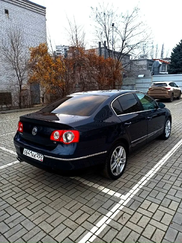 Продам автомобиль пассат 2008 г. 1.8. бензин. авто хозяйское за машинной следили и был надлежащий уход. на запчасти не экономили. обслуживали в профильном сервисе. двигатель работает идеально не дизелит масложор отсутствует от слова совсем. турбина обслужена дует как не в себя тяга как у паровоза. установлен турбо таймер машина глушится не сразу, а работает пару минут чтобы не убивать турбину. по коробке вопросов нет. на 250 полный кап. ремонт. замена масло в двигателе 2 тыс назад. в коробке 10 тыс назад. листает на ура. ходовая мячик. салон, багажник в идеале. зад перебран полностью 10 тыс назад. новые моторчики ручника, реставрация суппортов. перед полностью 10 тыс назад. подушки двигателя и коробки новые. форсунки, свечи 2 тыс назад. замена цепи и все что с этим связано 5 тыс назад. фазорегуляторы 5 тыс назад. колодки, диски, амортизаторы, опорные подшипники 10 тыс назад. катушки зажигания 2 тыс назад. летом промывка системы охлаждения и замена антифриза. ремонт генер 📞 звоните: +7(949)5132888 - фотография - 9