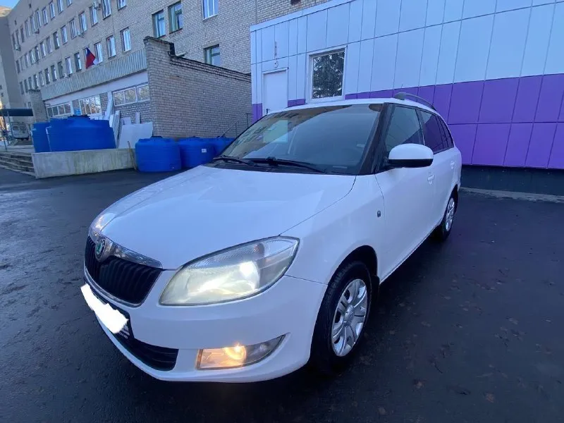Продам skoda fabia, 2011г. в двигатель 1.4 коробка механика кузов оцинкованный комплектация хорошая: есть гур, кондиционер(рабочий), микролифт передних сидений, серво руль, руль на вылет, стеклоподъёмники, электро зеркала, подогрев зеркал и заднего стекла, подогрев сидений, абс, бортовой компьютер, два ключа. двигатель, коробка, ходовая без нареканий. машина без вложений сел и поехал едет отлично. резина 2 комплекта на дисках цена 670 т. р торг —————————— +79496338655 на этом номере телеграмм звоните пишите в любое время продажа от собственника - фотография - 3