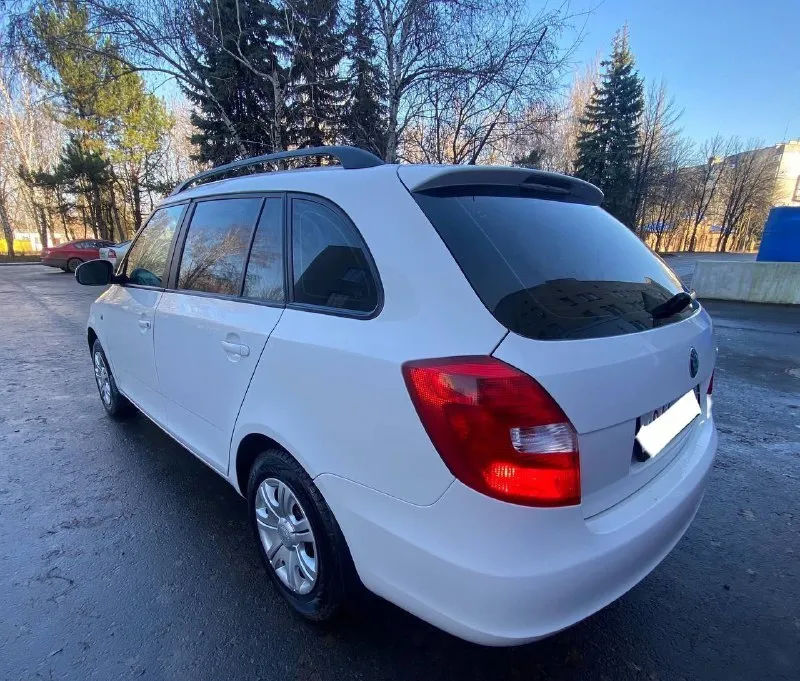 Продам skoda fabia, 2011г. в двигатель 1.4 коробка механика кузов оцинкованный комплектация хорошая: есть гур, кондиционер(рабочий), микролифт передних сидений, серво руль, руль на вылет, стеклоподъёмники, электро зеркала, подогрев зеркал и заднего стекла, подогрев сидений, абс, бортовой компьютер, два ключа. двигатель, коробка, ходовая без нареканий. машина без вложений сел и поехал едет отлично. резина 2 комплекта на дисках цена 670 т. р торг —————————— +79496338655 на этом номере телеграмм звоните пишите в любое время продажа от собственника - фотография - 4