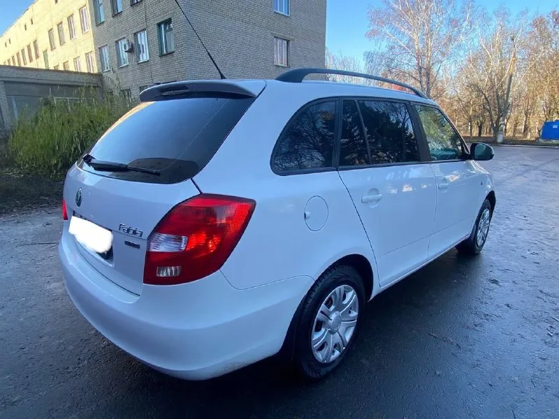 Продам skoda fabia, 2011г. в двигатель 1.4 коробка механика кузов оцинкованный комплектация хорошая: есть гур, кондиционер(рабочий), микролифт передних сидений, серво руль, руль на вылет, стеклоподъёмники, электро зеркала, подогрев зеркал и заднего стекла, подогрев сидений, абс, бортовой компьютер, два ключа. двигатель, коробка, ходовая без нареканий. машина без вложений сел и поехал едет отлично. резина 2 комплекта на дисках цена 670 т. р торг —————————— +79496338655 на этом номере телеграмм звоните пишите в любое время продажа от собственника - фотография - 5