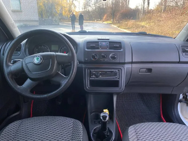 Продам skoda fabia, 2011г. в двигатель 1.4 коробка механика кузов оцинкованный комплектация хорошая: есть гур, кондиционер(рабочий), микролифт передних сидений, серво руль, руль на вылет, стеклоподъёмники, электро зеркала, подогрев зеркал и заднего стекла, подогрев сидений, абс, бортовой компьютер, два ключа. двигатель, коробка, ходовая без нареканий. машина без вложений сел и поехал едет отлично. резина 2 комплекта на дисках цена 670 т. р торг —————————— +79496338655 на этом номере телеграмм звоните пишите в любое время продажа от собственника - фотография - 9