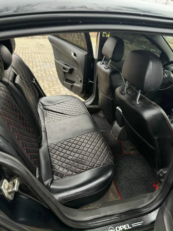 Продам opel астра н 2008 двигатель 1.6 xer едет хорошо машина в хорошем техническом состоянии (косяки по лкп) двигатель стоит новый прошел 50к масло не берет, нигде не потеет коробка мкпп 5 ст с изитроника переделана для более длинных передач ничего негде не скрепит и не отваливается, хорошая шумка пропан генератор 300а ( родной отдам ) полное переоформление горловка 79494066795 620к 📞 звоните: +7(949)4066795 - фотография - 2