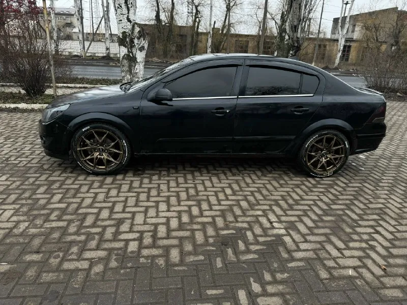 Продам opel астра н 2008 двигатель 1.6 xer едет хорошо машина в хорошем техническом состоянии (косяки по лкп) двигатель стоит новый прошел 50к масло не берет, нигде не потеет коробка мкпп 5 ст с изитроника переделана для более длинных передач ничего негде не скрепит и не отваливается, хорошая шумка пропан генератор 300а ( родной отдам ) полное переоформление горловка 79494066795 620к 📞 звоните: +7(949)4066795 - фотография - 7