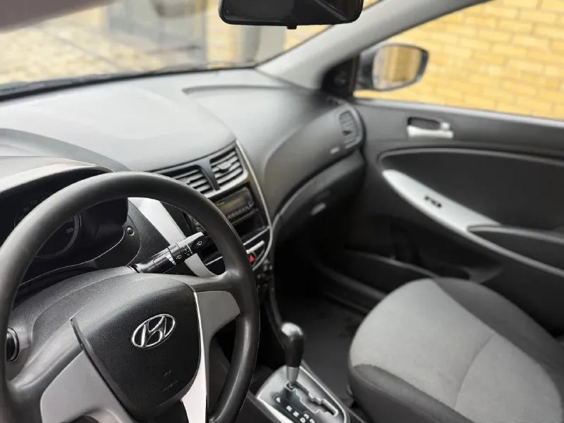 Автомобиль хюндай солярис 2013 г. в.1.6.ат в хорошем и достойном состоянии. автомобиль весь целый. работает что двигатель и коробка как часики. на зимней резине. есть авс. гур. электросьеклоподьемники. кондиционер. подогрев зеркал и заднего стекла. автомобиль прошел полное то. заказуйте любое сто. работает каждая кнопочка. макеевка. тел.79493039475.цена 870000т. р.возможен обмен. второй комплект лето на железных дисках - фотография - 7