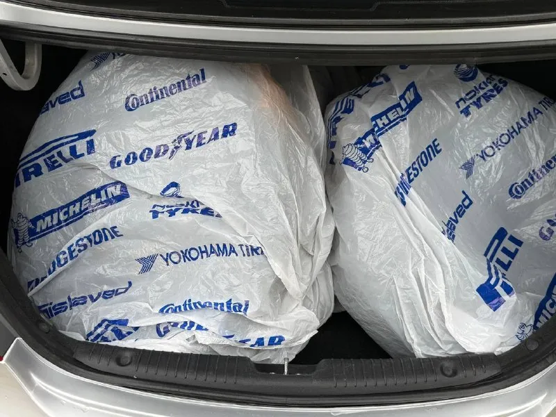 Автомобиль хюндай солярис 2013 г. в.1.6.ат в хорошем и достойном состоянии. автомобиль весь целый. работает что двигатель и коробка как часики. на зимней резине. есть авс. гур. электросьеклоподьемники. кондиционер. подогрев зеркал и заднего стекла. автомобиль прошел полное то. заказуйте любое сто. работает каждая кнопочка. макеевка. тел.79493039475.цена 870000т. р.возможен обмен. второй комплект лето на железных дисках - фотография - 8