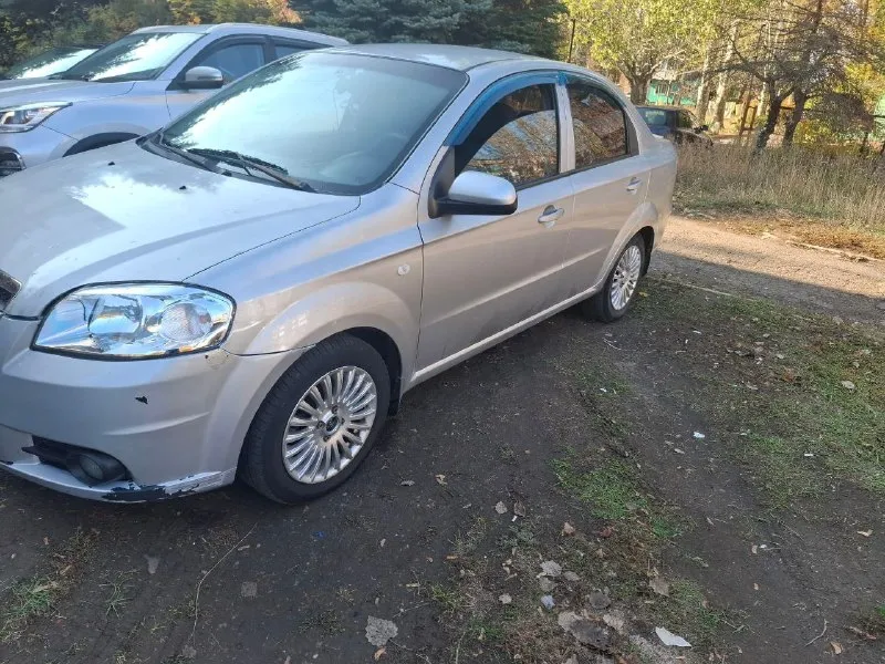 Продам chevrolet aveo ( chevrolet авео), 2007 год 1.4 на автомате (автомат не пинает). 239 тыс пробега. цена 520000 + хороший торг у капота. передние эл. стеклоподъёмники, кондиционер (рабочий), ходовая новая, парктроники, гур, подогрев заднего стекла, , второй комплект ковриков. сигнализация, два комплекта ключей два комплекта резины, переоформление без проблем +79494425695 елизавета 📞 звоните: +7(949)4425695 - фотография - 4