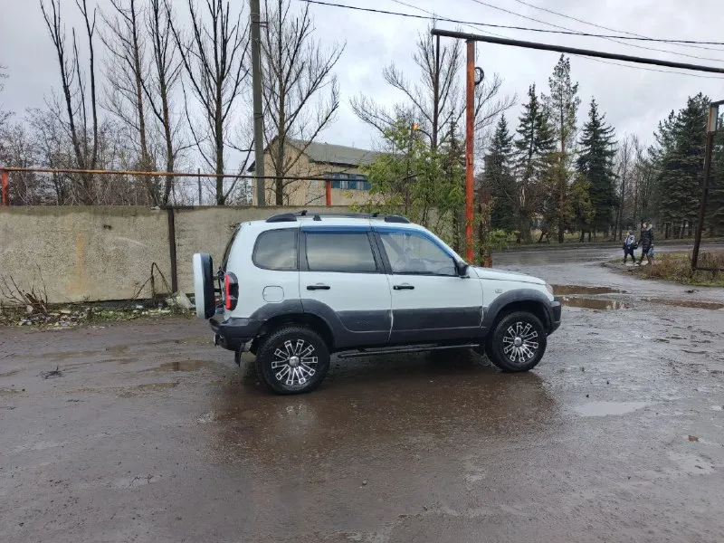 Chevrolet нива 2003 г. в. ‎не гнилая, недавно окрашивалась, обрабатывалась. led оптика, карданы шруз, подогревы и электрорегулировка зеркал, небольшой лифт. авто обслужено, вложений не требует. территориально г. макеевка. 600 т. р. торг. +79592931109; ±79493362602 📲 tg: @alexandr22sm 📞 звоните: +7(949)3362602 - фотография - 6