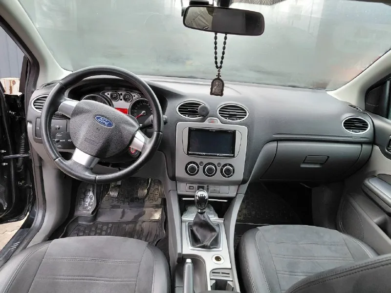 Продам ford focus 2011 год 1.6 бензин, механика 181 тысяча пробега автомобиль полностью обезшумлена стоит классная музыка (2 усилка на 2 колонки и небольшой саб). салон без царапин и затертостей сделан свет ближний, туманки линзы би лед, заменены стекла и защищены бронепленкой. 5 тысяч назад замена помпы, роликов, ремней фирмы gates новый аккумулятор сейчас стоит новая зима шипованная, отдам еще и лето. двигатель сухой, автомобиль полностью обслужен! я хозяин, +7949-709-24-97 цена 800 000, автомобиль находится в г. мариуполь 📞 звоните: +7(949)7092497 - фотография - 3