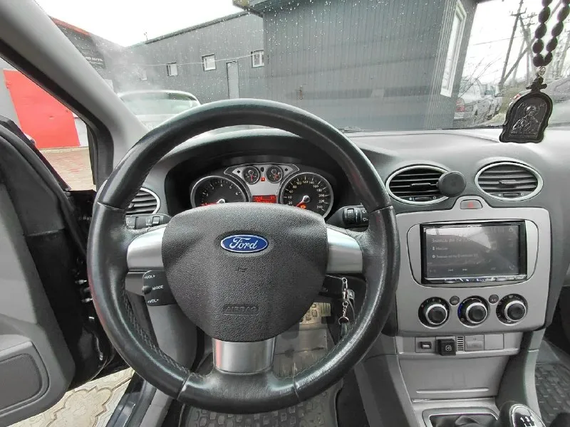 Продам ford focus 2011 год 1.6 бензин, механика 181 тысяча пробега автомобиль полностью обезшумлена стоит классная музыка (2 усилка на 2 колонки и небольшой саб). салон без царапин и затертостей сделан свет ближний, туманки линзы би лед, заменены стекла и защищены бронепленкой. 5 тысяч назад замена помпы, роликов, ремней фирмы gates новый аккумулятор сейчас стоит новая зима шипованная, отдам еще и лето. двигатель сухой, автомобиль полностью обслужен! я хозяин, +7949-709-24-97 цена 800 000, автомобиль находится в г. мариуполь 📞 звоните: +7(949)7092497 - фотография - 4