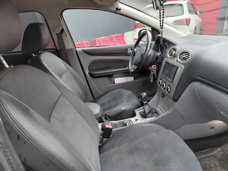Продам ford focus 2011 год 1.6 бензин, механика 181 тысяча пробега автомобиль полностью обезшумлена стоит классная музыка (2 усилка на 2 колонки и небольшой саб). салон без царапин и затертостей сделан свет ближний, туманки линзы би лед, заменены стекла и защищены бронепленкой. 5 тысяч назад замена помпы, роликов, ремней фирмы gates новый аккумулятор сейчас стоит новая зима шипованная, отдам еще и лето. двигатель сухой, автомобиль полностью обслужен! я хозяин, +7949-709-24-97 цена 800 000, автомобиль находится в г. мариуполь 📞 звоните: +7(949)7092497 - фотография - 5