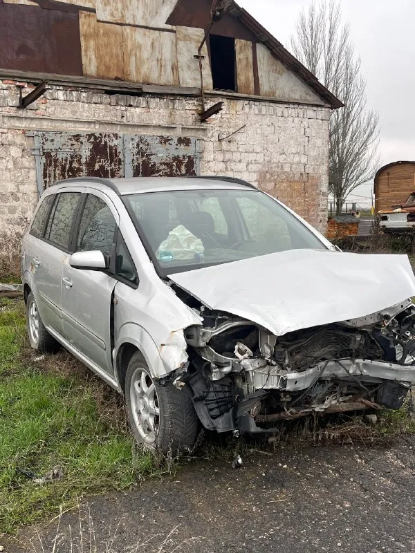 Opel zafira, после дтп год выпуска: 2005г обьем двигателя 1.8 бензин кпп механика 5-ступка цена 250к... - фотография