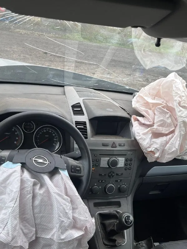 Opel zafira, после дтп год выпуска: 2005г обьем двигателя 1.8 бензин кпп механика 5-ступка цена 250к торг +79001735020 анатолий 📞 звоните: +7(900)1735020 - фотография - 3