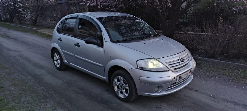 Citroen c3 2002г. в 🔥🔥🔥цена 1⃣3⃣0⃣т. р🔥🔥🔥 мкпп не гнилой на ходу есть моменты требующие внимания г. донецк +79493678218 📲 tg: даниил 📞 звоните: +7(949)3678218 - фотография - 7