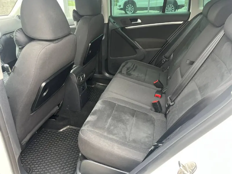 Volkswagen tiguan 2013 год рестайлинг 2.0 170лс автомат айсин!пробег 184000 тысяч пробег родной 1000% процентов, состояние авто идеальное!комплектация sportline без дтп весь кузов в родной краски! окрашивался только передний бампер всё остальное заводское состояние салона близко к новому ездили очень аккуратно и бережно в салоне никто никогда не курил установлена дорогая android магнитола сигнализация с автозапуском starline приложение в телефоне! свет би лед автомобиль полностью обслужен и не требует никаких вложений осмотр город мариуполь цена 1435000 тыс рублей по всем вопросам звоните +79497195733 - фотография - 10