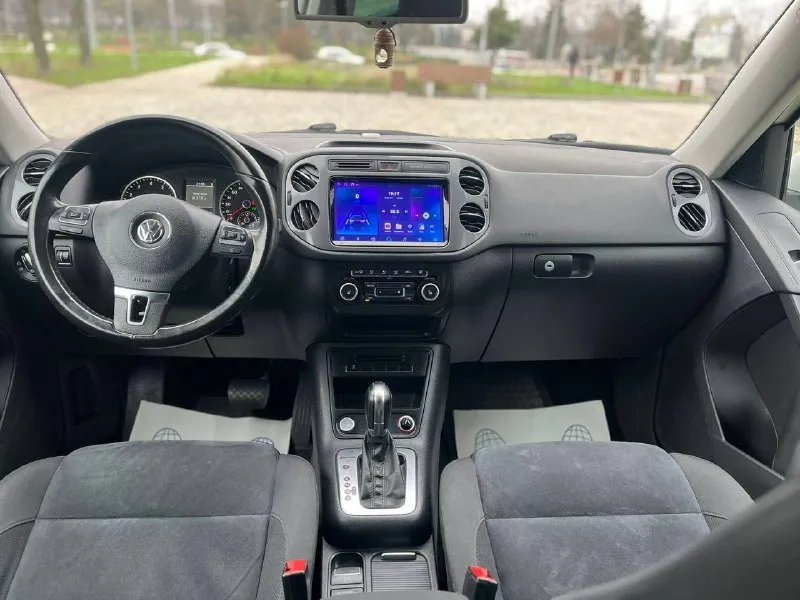 Volkswagen tiguan 2013 год рестайлинг 2.0 170лс автомат айсин!пробег 184000 тысяч пробег родной 1000% процентов, состояние авто идеальное!комплектация sportline без дтп весь кузов в родной краски! окрашивался только передний бампер всё остальное заводское состояние салона близко к новому ездили очень аккуратно и бережно в салоне никто никогда не курил установлена дорогая android магнитола сигнализация с автозапуском starline приложение в телефоне! свет би лед автомобиль полностью обслужен и не требует никаких вложений осмотр город мариуполь цена 1435000 тыс рублей по всем вопросам звоните +79497195733 - фотография - 9