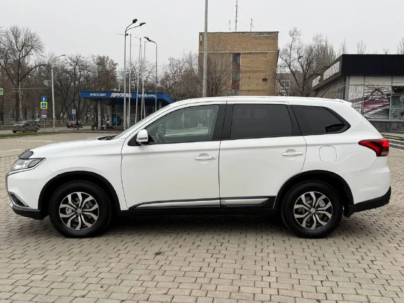 Продам mitsubishi outlander 2.0 бензин год выпуска 2016 состояние идеальное. полный привод рабочий без рыжиков сервисные книги. вложений не требует! любое оформление! я втарой хозяин! салон не затертый не порваный резина новая зимняя авто полностью обслужена до мелочей мотор работает ровно. коробка переключает идеально климат контроль работает все жидкости заменены! стекла все родные. каждая кнопка работает) цена 1.615₽ +7-949-794-46-27 остольные вопросы по телефону звоните в любое время. - фотография - 6