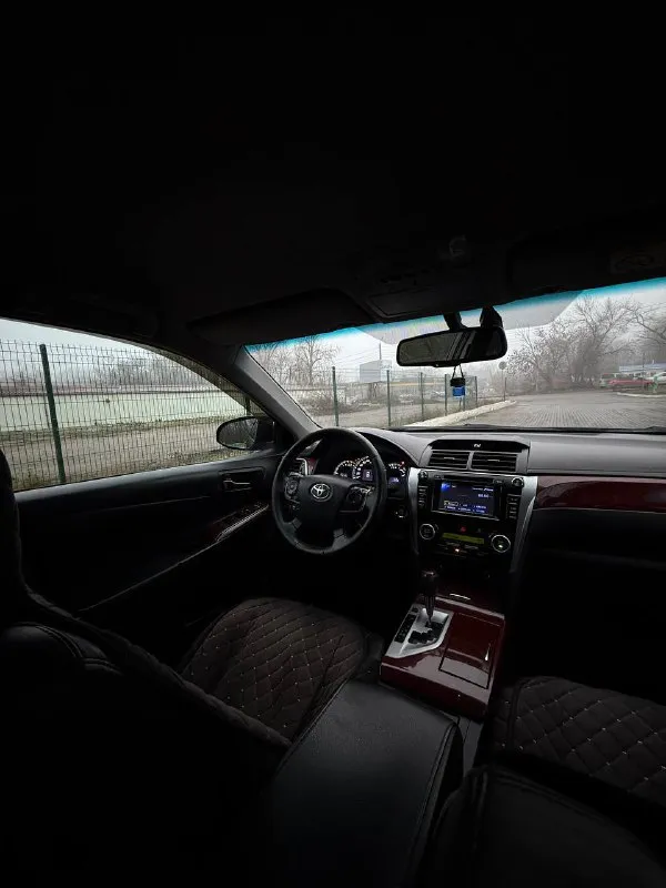 Camry 50 2013 год мотор 2.5, установлен и вписан гбо евро4 коробка автомат работает отлично машина в очень жирной комплектации: кожаный салон, подогревы, раздельный климат-контроль, датчики света, дождя, мультруль, круиз контроль, парктроники 360(вкруг), кнопка старт стоп, полная электрорегулировка сидений и многое другое 2 комплекта резины 2ключа 🔑 технически машина в хорошем состоянии, сел и поехал цена 1,490 🍋 звоните +79494010811 - фотография - 2