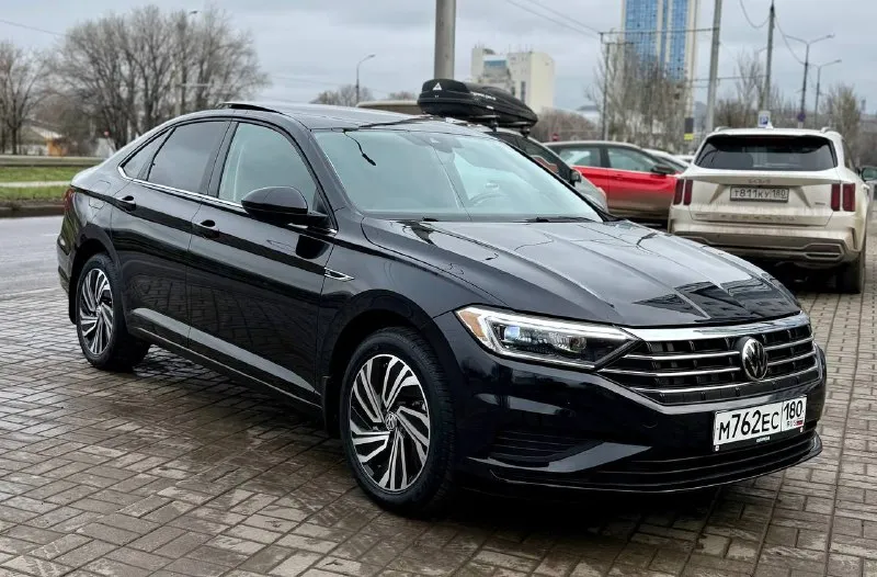 Volkswagen jetta 7 sel год выпуска 2021, 07 месяц 1.4турбо 🚀 бензин ⛽️ лошадиных сил 💪 151 коробка автомат 8-ступенчатый (айсин) привод передний пробег: 89.000 кузов в керамике на стеклах анти дождь 😎 комплектация: sel 🔥🔥🔥 лэд приборная панель подогрев руля, панорама мультимедиа система с жк -экраном акустическая система (fender) подогрев передних и задних сидений, камера заднего вида, электра ручник датчик давления в шинах, центральный замок, запуск двигателя с кнопки также подогрев заднего стекла и зеркал датчики слепых зон, бесключевой доступ кнопка старт/стоп, мульти руль электра привод сидений и зеркал 4 электра стеклоподъемника удержания в полосе, дистроник система выбора режима движения двух зонный климат контроль круиз контроль, мульти руль датчик дождя, датчик света запуск двигателя с пульта новая зимняя резина r 17 заводские диски юридически чистый автомобиль полностью обслуженный готов к любым проверкам цена :2.100 📞 звоните: +7(949)3926628 - фотография - 2