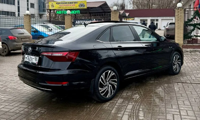 Volkswagen jetta 7 sel год выпуска 2021, 07 месяц 1.4турбо 🚀 бензин ⛽️ лошадиных сил 💪 151 коробка автомат 8-ступенчатый (айсин) привод передний пробег: 89.000 кузов в керамике на стеклах анти дождь 😎 комплектация: sel 🔥🔥🔥 лэд приборная панель подогрев руля, панорама мультимедиа система с жк -экраном акустическая система (fender) подогрев передних и задних сидений, камера заднего вида, электра ручник датчик давления в шинах, центральный замок, запуск двигателя с кнопки также подогрев заднего стекла и зеркал датчики слепых зон, бесключевой доступ кнопка старт/стоп, мульти руль электра привод сидений и зеркал 4 электра стеклоподъемника удержания в полосе, дистроник система выбора режима движения двух зонный климат контроль круиз контроль, мульти руль датчик дождя, датчик света запуск двигателя с пульта новая зимняя резина r 17 заводские диски юридически чистый автомобиль полностью обслуженный готов к любым проверкам цена :2.100 📞 звоните: +7(949)3926628 - фотография - 3