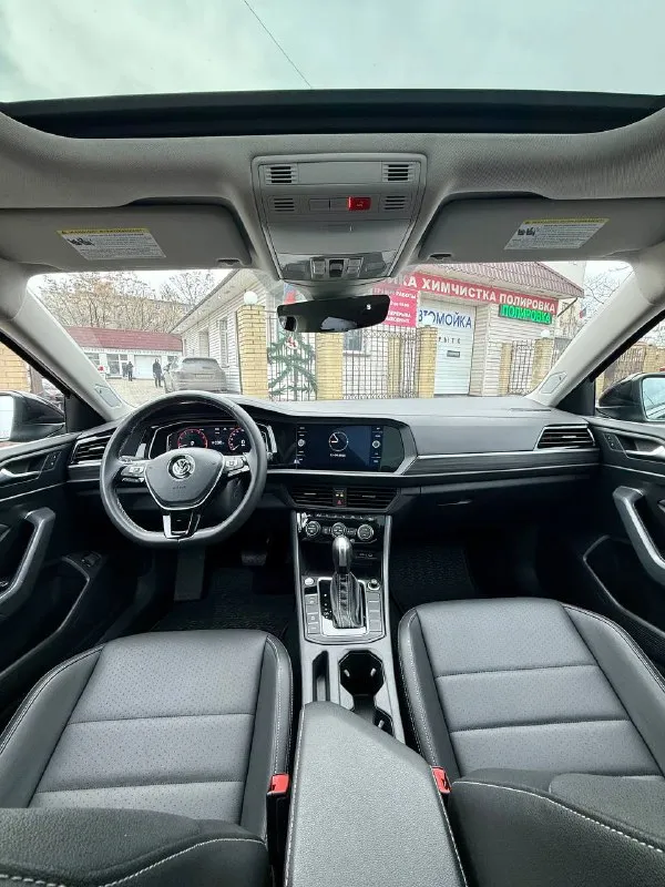 Volkswagen jetta 7 sel год выпуска 2021, 07 месяц 1.4турбо 🚀 бензин ⛽️ лошадиных сил 💪 151 коробка автомат 8-ступенчатый (айсин) привод передний пробег: 89.000 кузов в керамике на стеклах анти дождь 😎 комплектация: sel 🔥🔥🔥 лэд приборная панель подогрев руля, панорама мультимедиа система с жк -экраном акустическая система (fender) подогрев передних и задних сидений, камера заднего вида, электра ручник датчик давления в шинах, центральный замок, запуск двигателя с кнопки также подогрев заднего стекла и зеркал датчики слепых зон, бесключевой доступ кнопка старт/стоп, мульти руль электра привод сидений и зеркал 4 электра стеклоподъемника удержания в полосе, дистроник система выбора режима движения двух зонный климат контроль круиз контроль, мульти руль датчик дождя, датчик света запуск двигателя с пульта новая зимняя резина r 17 заводские диски юридически чистый автомобиль полностью обслуженный готов к любым проверкам цена :2.100 📞 звоните: +7(949)3926628 - фотография - 6