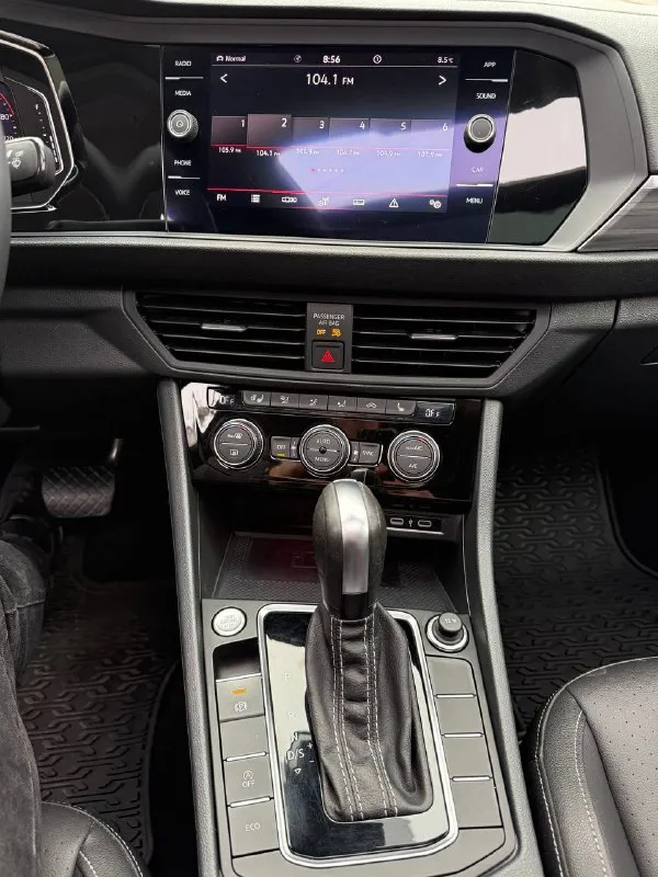 Volkswagen jetta 7 sel год выпуска 2021, 07 месяц 1.4турбо 🚀 бензин ⛽️ лошадиных сил 💪 151 коробка автомат 8-ступенчатый (айсин) привод передний пробег: 89.000 кузов в керамике на стеклах анти дождь 😎 комплектация: sel 🔥🔥🔥 лэд приборная панель подогрев руля, панорама мультимедиа система с жк -экраном акустическая система (fender) подогрев передних и задних сидений, камера заднего вида, электра ручник датчик давления в шинах, центральный замок, запуск двигателя с кнопки также подогрев заднего стекла и зеркал датчики слепых зон, бесключевой доступ кнопка старт/стоп, мульти руль электра привод сидений и зеркал 4 электра стеклоподъемника удержания в полосе, дистроник система выбора режима движения двух зонный климат контроль круиз контроль, мульти руль датчик дождя, датчик света запуск двигателя с пульта новая зимняя резина r 17 заводские диски юридически чистый автомобиль полностью обслуженный готов к любым проверкам цена :2.100 📞 звоните: +7(949)3926628 - фотография - 9