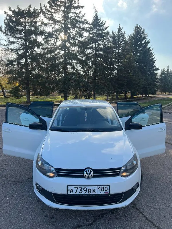 Продам volkswagen polo (фольксваген поло) 2014 г. в. 1.6 мт 187 тыс. пробег. автомобиль полностью обслужен вложений не требует, доедет хоть до луны) двигатель масло не ест и не дымит не троит, цепь не тарахтит, работает отлично! коробка все передачи включаются плавно. кузов оцинкован в отличном состоянии. гур, abs, airbag, климат контроль греет холодит, передние, задние стеклоподъемники, подогрев сидений, обогрев заднего стекла электрорегулировка зеркал с подогревом. резина хорошая зимняя стоит, летняя в подарок. для переоформления поеду с вами в мрео. остальные вопросы по телефону. цена 790 тысяч рублей торг реальному покупателю. г. горловка +79495625234 мобильный, telegram, whatsapp. звонить можно в любое время. - фотография - 4