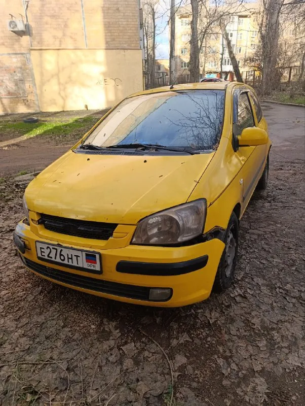 Hyundai getz 2003 г. в. – срочно, недорого! 1.3л. двигатель пробег 170к. после дтп, на фото думаю все видно, вырвана была еще рулевая тяга, погнут рычаг их заменил, + менялось до этого подрамник, топливный бак(+насос). коррозия по порогам и аркам (типичная для возраста). идеально под восстановление своими руками или на запчасти. подвеска и коробка в порядке. масло подъедает и дымит немного. цена: 130 000 руб. торг реальному покупателю у капота. звоните, покажу как есть, без сюрпризов. + отдам подкрылки и фару новую, резина тоже зимняя новая номер +79494636448 - фотография - 5