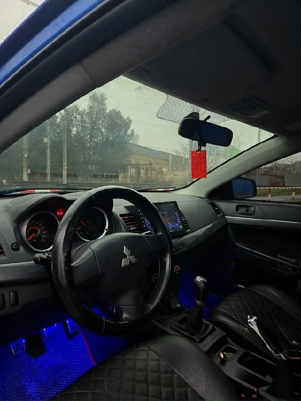 Lancer x sportback в идеальном состоянии как по кузову так и технически вложений не требует 2008 год, я 2й владелец двигатель 1.8 мкпп по списку, что делалось по машине: 1) полный перекрас в матовый цвет ( прибор по прежнему бьёт родной окрас) - красилась для себя и очень качественно диски красились в чёрный - суппорта в красный 2) добавлен тюнинг, фары, обвесы, тонировка вкруг зад 5%, перед 15% лоб 50% обзору не мешает, видно как днем так и ночью вместе с авто отдам спойлер, родные фары, родную магнитолу и новые запчасти для дальнейшего обслуживания 3) интерьер салона, подсветка салона, чехлы под заказ (сидения в идеале) магнитола, приборная панель, ручка кпп, чехол на кпп, коврики эво, ручник и т. д 4) сделан stage 1 (не влияет на износ двигателя) но существенно добавилась мощность, в данный момент 170 л. с на 1.8 моторе разгон 0-100 составляет 7 секунд обслужена от а до я, из недавнего: замена сцепления (15.000 назад) перебрал генератор (7000 назад) поменял расходники 📞 звоните: +7(949)8092489 - фотография - 6