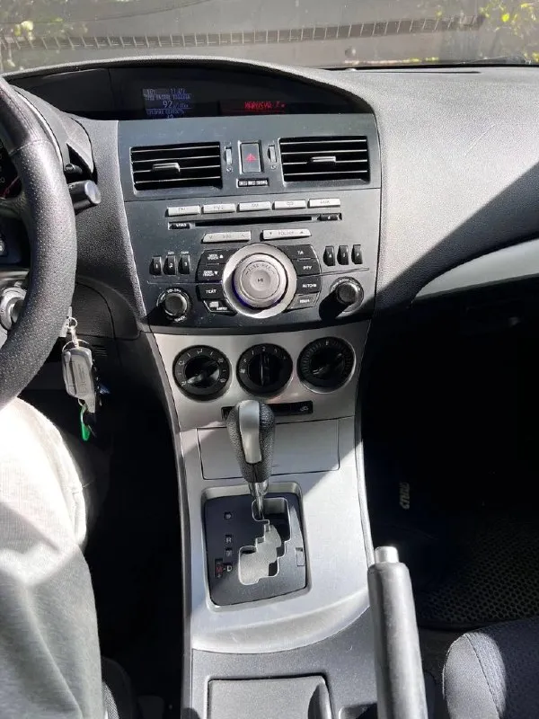 Mazda 3 2012 г. в двигатель 1.6 автомат классический автомобиля в родном окрасе на все 💯, без дтп. пробег родной, кузов без рыжиков и царапин. техника на отлично, масло только поменял, конд рабочий, резина хорошая. салон целый и опрятный. автомобиль без вложений цена 980 тыс. тел 89495006430 📞 звоните: +7(949)5006430 - фотография - 10