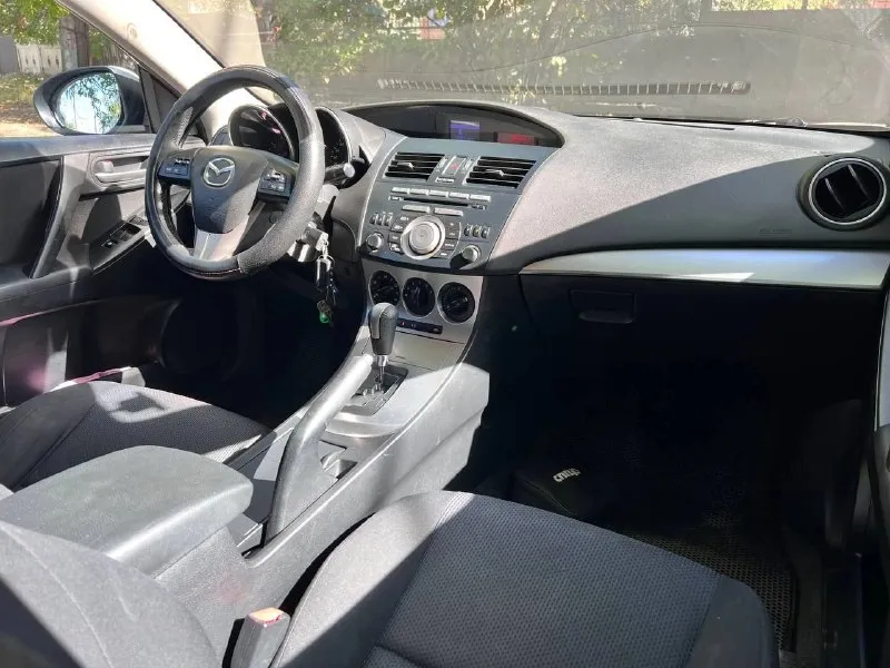 Mazda 3 2012 г. в двигатель 1.6 автомат классический автомобиля в родном окрасе на все 💯, без дтп. пробег родной, кузов без рыжиков и царапин. техника на отлично, масло только поменял, конд рабочий, резина хорошая. салон целый и опрятный. автомобиль без вложений цена 980 тыс. тел 89495006430 📞 звоните: +7(949)5006430 - фотография - 2