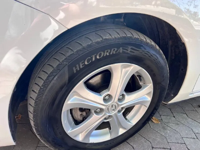 Mazda 3 2012 г. в двигатель 1.6 автомат классический автомобиля в родном окрасе на все 💯, без дтп. пробег родной, кузов без рыжиков и царапин. техника на отлично, масло только поменял, конд рабочий, резина хорошая. салон целый и опрятный. автомобиль без вложений цена 980 тыс. тел 89495006430 📞 звоните: +7(949)5006430 - фотография - 4