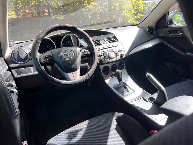 Mazda 3 2012 г. в двигатель 1.6 автомат классический автомобиля в родном окрасе на все 💯, без дтп. пробег родной, кузов без рыжиков и царапин. техника на отлично, масло только поменял, конд рабочий, резина хорошая. салон целый и опрятный. автомобиль без вложений цена 980 тыс. тел 89495006430 📞 звоните: +7(949)5006430 - фотография - 5