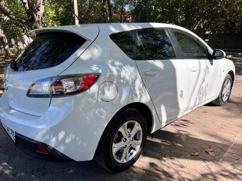Mazda 3 2012 г. в двигатель 1.6 автомат классический автомобиля в родном окрасе на все 💯, без дтп. пробег родной, кузов без рыжиков и царапин. техника на отлично, масло только поменял, конд рабочий, резина хорошая. салон целый и опрятный. автомобиль без вложений цена 980 тыс. тел 89495006430 📞 звоните: +7(949)5006430 - фотография - 9