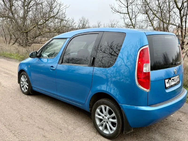 Цена 460т₽ продам skoda roomster 2007г двигатель 1.4 после переборки. новые маслосъемные колпачки, притерты клапана, кольца, сальники, ремни, ролики, сальники, помпа, сцепление с корзиной. новое масло и антифриз. новые колодки в круг, тормозные цилиндры, рулевые наконечники, внутренний шрус, ступичный подшипник, трос ручника. гнили, ржавчины нет, состояние кузова отличное. кондиционер работает отлично, абс. 4 стеклоподъемника с доводчиками, заводская магнитола с камерой заднего вида, центральный замок, сигнализация, 2 ключа, подогревы сидений. с авто отдам комплект шипованых зимних шин. документы чистые, любое переоформление цена 460.₽ торг у капота осмотр г. новоазовск т. +79493183670 т. +79493137598 т. +79524182463 📞 звоните: +7(949)3183670 - фотография - 3