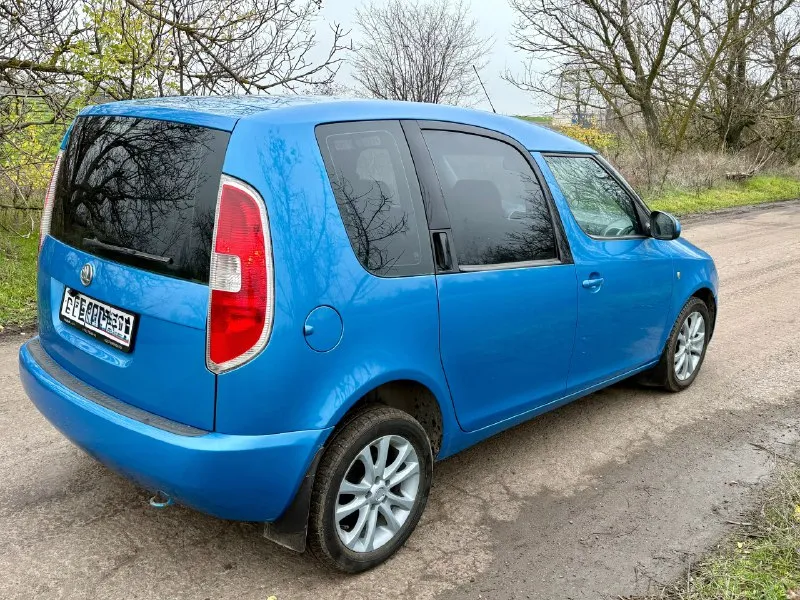 Цена 460т₽ продам skoda roomster 2007г двигатель 1.4 после переборки. новые маслосъемные колпачки, притерты клапана, кольца, сальники, ремни, ролики, сальники, помпа, сцепление с корзиной. новое масло и антифриз. новые колодки в круг, тормозные цилиндры, рулевые наконечники, внутренний шрус, ступичный подшипник, трос ручника. гнили, ржавчины нет, состояние кузова отличное. кондиционер работает отлично, абс. 4 стеклоподъемника с доводчиками, заводская магнитола с камерой заднего вида, центральный замок, сигнализация, 2 ключа, подогревы сидений. с авто отдам комплект шипованых зимних шин. документы чистые, любое переоформление цена 460.₽ торг у капота осмотр г. новоазовск т. +79493183670 т. +79493137598 т. +79524182463 📞 звоните: +7(949)3183670 - фотография - 5