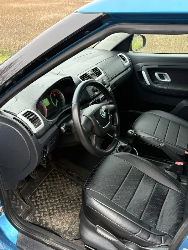 Цена 460т₽ продам skoda roomster 2007г двигатель 1.4 после переборки. новые маслосъемные колпачки, притерты клапана, кольца, сальники, ремни, ролики, сальники, помпа, сцепление с корзиной. новое масло и антифриз. новые колодки в круг, тормозные цилиндры, рулевые наконечники, внутренний шрус, ступичный подшипник, трос ручника. гнили, ржавчины нет, состояние кузова отличное. кондиционер работает отлично, абс. 4 стеклоподъемника с доводчиками, заводская магнитола с камерой заднего вида, центральный замок, сигнализация, 2 ключа, подогревы сидений. с авто отдам комплект шипованых зимних шин. документы чистые, любое переоформление цена 460.₽ торг у капота осмотр г. новоазовск т. +79493183670 т. +79493137598 т. +79524182463 📞 звоните: +7(949)3183670 - фотография - 7