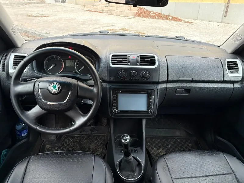 Цена 460т₽ продам skoda roomster 2007г двигатель 1.4 после переборки. новые маслосъемные колпачки, притерты клапана, кольца, сальники, ремни, ролики, сальники, помпа, сцепление с корзиной. новое масло и антифриз. новые колодки в круг, тормозные цилиндры, рулевые наконечники, внутренний шрус, ступичный подшипник, трос ручника. гнили, ржавчины нет, состояние кузова отличное. кондиционер работает отлично, абс. 4 стеклоподъемника с доводчиками, заводская магнитола с камерой заднего вида, центральный замок, сигнализация, 2 ключа, подогревы сидений. с авто отдам комплект шипованых зимних шин. документы чистые, любое переоформление цена 460.₽ торг у капота осмотр г. новоазовск т. +79493183670 т. +79493137598 т. +79524182463 📞 звоните: +7(949)3183670 - фотография - 8