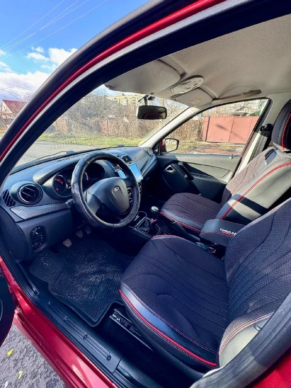 Продам ваз granta drive active 2022 года выпуска🚘 состояние идеальное, гаражное хранение, за машиной ухаживали❗️ пробег 54 000 км тех состояние на 5✅ 11182 8-кл в идеальном состоянии. регулярно проводилось то, замена масла и фильтров каждые 8 тыс✅ салон ухоженный✅ передние би лед модули в ближнем и дальнем свете, линзы птф. ✅ стоит андроид магнитофон хорошей фирмы✅ сигнализация с автозапуском✅ стоит прошивка stage1, мотор прекрасно тянет✅ кондиционер✅ подогрев передних сидений. передние стеклоподъемники. две подушки безопасности. машина полностью обработана антикором✅ 15-е оригинальные диски на зимней резине. цвет очень насыщенный и редкий, в жизни смотрится очень красиво✅ с документами полный порядок, машина оформлена на меня✅ цена 1.200 000💰(хороший торг реальному покупателю) продажа только с переоформлением❗️ машина находится в г. харцызск обращаться по номеру +7 949 377 81 44 📞 звоните: +7(949)3778144 - фотография - 6