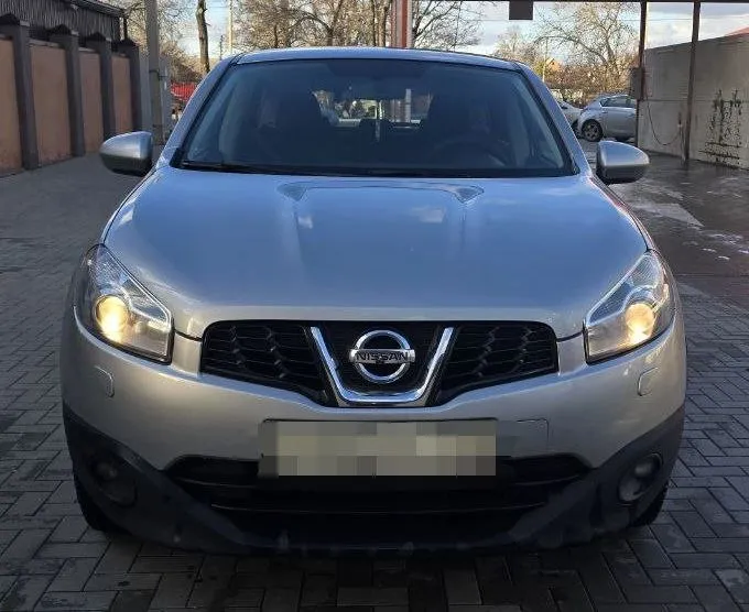 Продаю nissan qashqai 2013 года. без дтп. родной пробег 156000. стекла все заводские. мотор цепной 1,6 механика. птс оригинал. продажа с полным переоформлением в мрэо. осмотр г. донецк по договорённости. просьба перекупам не беспокоить. звонить по номеру телефона +79496167298 цена 940000 - фотография - 2