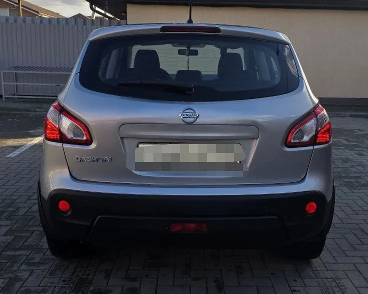 Продаю nissan qashqai 2013 года. без дтп. родной пробег 156000. стекла все заводские. мотор цепной 1,6 механика. птс оригинал. продажа с полным переоформлением в мрэо. осмотр г. донецк по договорённости. просьба перекупам не беспокоить. звонить по номеру телефона +79496167298 цена 940000 - фотография - 3