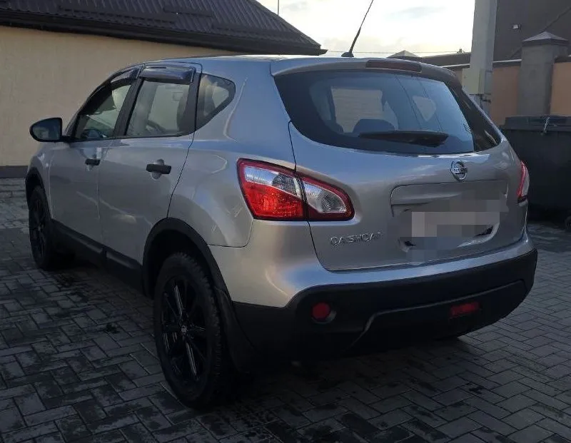 Продаю nissan qashqai 2013 года. без дтп. родной пробег 156000. стекла все заводские. мотор цепной 1,6 механика. птс оригинал. продажа с полным переоформлением в мрэо. осмотр г. донецк по договорённости. просьба перекупам не беспокоить. звонить по номеру телефона +79496167298 цена 940000 - фотография - 4