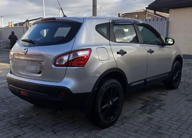 Продаю nissan qashqai 2013 года. без дтп. родной пробег 156000. стекла все заводские. мотор цепной 1,6 механика. птс оригинал. продажа с полным переоформлением в мрэо. осмотр г. донецк по договорённости. просьба перекупам не беспокоить. звонить по номеру телефона +79496167298 цена 940000 - фотография - 5