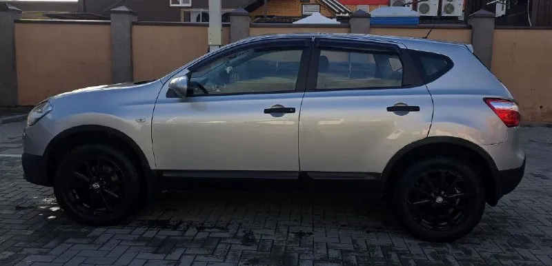 Продаю nissan qashqai 2013 года. без дтп. родной пробег 156000. стекла все заводские. мотор цепной 1,6 механика. птс оригинал. продажа с полным переоформлением в мрэо. осмотр г. донецк по договорённости. просьба перекупам не беспокоить. звонить по номеру телефона +79496167298 цена 940000 - фотография - 7